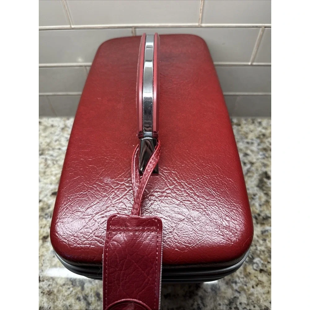 Vtg Samsonite Silhouette Train Case W/ Key & MakeUp bag Hardshell Luggage Maroon